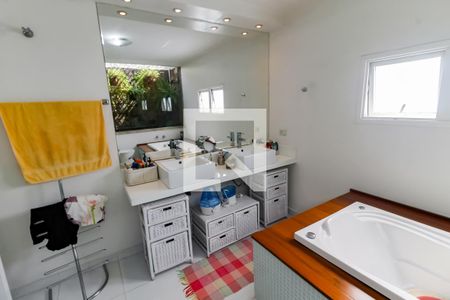 Casa à venda com 450m², 6 quartos e 8 vagas Casa à venda com 450m², 6 quartos e 8 vagasBanheiro da Suíte 2