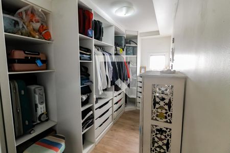 Casa à venda com 450m², 6 quartos e 8 vagas Casa à venda com 450m², 6 quartos e 8 vagasCloset da suíte 2