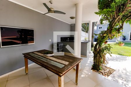Casa à venda com 450m², 6 quartos e 8 vagas Casa à venda com 450m², 6 quartos e 8 vagasÁrea - churrasqueira