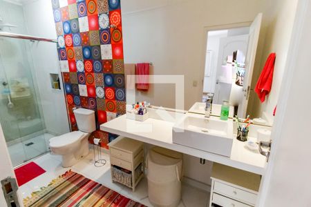 Casa à venda com 450m², 6 quartos e 8 vagas Casa à venda com 450m², 6 quartos e 8 vagasBanheiro da Suíte 1