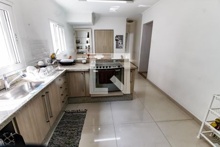 Casa à venda com 450m², 6 quartos e 8 vagas Casa à venda com 450m², 6 quartos e 8 vagasCozinha - Armários