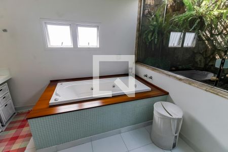 Casa à venda com 450m², 6 quartos e 8 vagas Casa à venda com 450m², 6 quartos e 8 vagasBanheiro da Suíte 2 - banheira