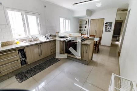 Casa à venda com 450m², 6 quartos e 8 vagas Casa à venda com 450m², 6 quartos e 8 vagasCozinha - Armários