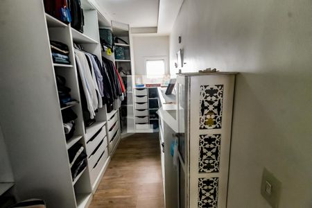 Casa à venda com 450m², 6 quartos e 8 vagas Casa à venda com 450m², 6 quartos e 8 vagasCloset da suíte 2