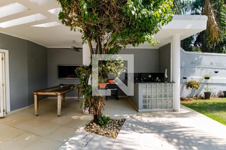 Casa à venda com 450m², 6 quartos e 8 vagas Casa à venda com 450m², 6 quartos e 8 vagasÁrea - churrasqueira