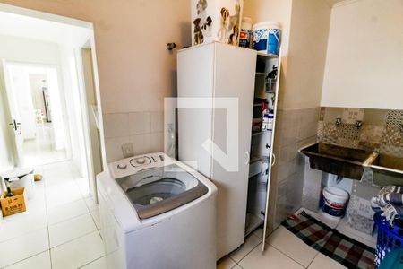 Casa à venda com 450m², 6 quartos e 8 vagas Casa à venda com 450m², 6 quartos e 8 vagasDetalhe da area de serviço