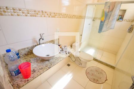 Casa de condomínio para alugar com 320m², 4 quartos e sem vagaBanheiro do Quarto 3 - Suíte