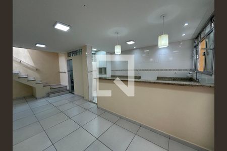 Sala de casa para alugar com 4 quartos, 320m² em Piedade, Rio de Janeiro