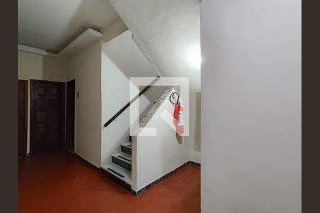 Apartamento à venda com 78m², 3 quartos e sem vaga Apartamento à venda com 78m², 3 quartos e sem vagaEscada