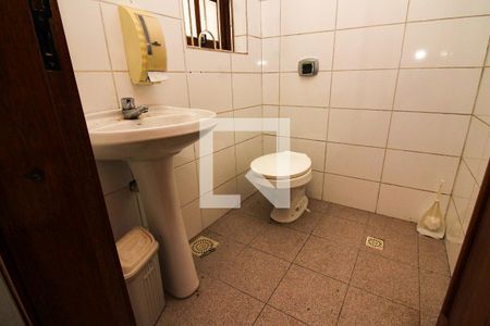 Casa para alugar com 320m², 4 quartos e 4 vagas Casa para alugar com 320m², 4 quartos e 4 vagasLavabo 1