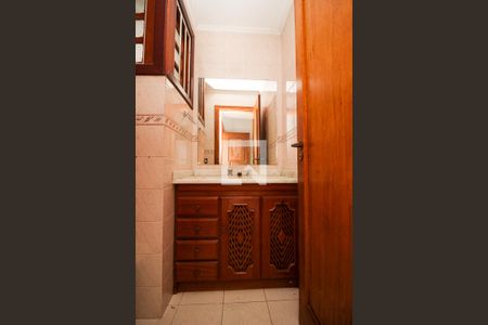 Casa para alugar com 320m², 4 quartos e 4 vagas Casa para alugar com 320m², 4 quartos e 4 vagasLavabo 2