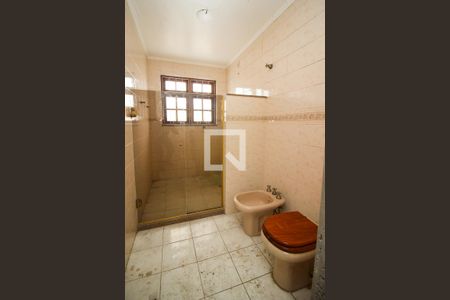 Casa para alugar com 320m², 4 quartos e 4 vagas Casa para alugar com 320m², 4 quartos e 4 vagasBanheiro Social