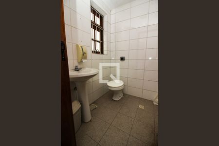 Casa para alugar com 320m², 4 quartos e 4 vagas Casa para alugar com 320m², 4 quartos e 4 vagasLavabo 1