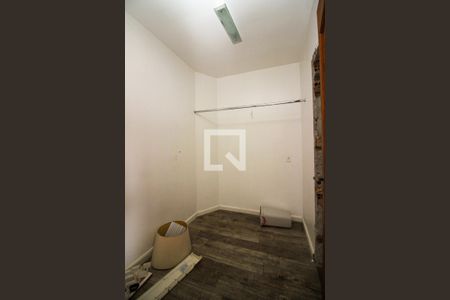 Casa para alugar com 320m², 4 quartos e 4 vagas Casa para alugar com 320m², 4 quartos e 4 vagasCloset da suíte