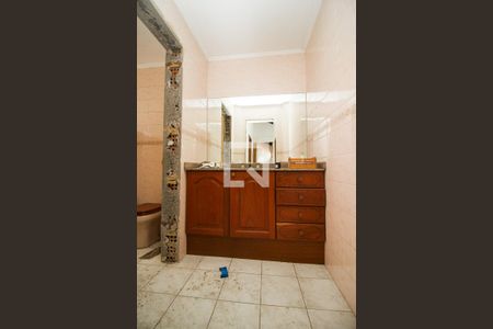 Casa para alugar com 320m², 4 quartos e 4 vagas Casa para alugar com 320m², 4 quartos e 4 vagasBanheiro Social