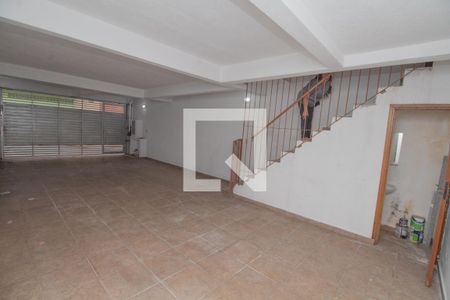 Casa para alugar com 250m², 3 quartos e 4 vagas Casa para alugar com 250m², 3 quartos e 4 vagasQuintal