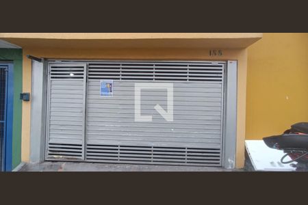 Casa para alugar com 250m², 3 quartos e 4 vagas Casa para alugar com 250m², 3 quartos e 4 vagasFachada