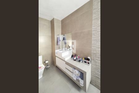 Casa à venda com 165m², 3 quartos e 1 vaga Casa à venda com 165m², 3 quartos e 1 vagaBanheiro