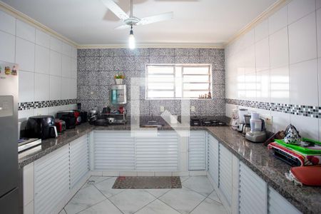 Casa à venda com 773m², 6 quartos e 2 vagas Casa à venda com 773m², 6 quartos e 2 vagasCozinha