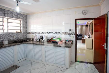 Casa à venda com 773m², 6 quartos e 2 vagas Casa à venda com 773m², 6 quartos e 2 vagasCozinha