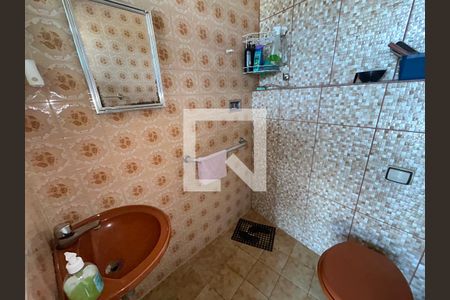 Casa à venda com 373m², 3 quartos e 3 vagasBanheiro da área de serviço