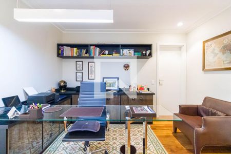 Apartamento à venda com 260m², 3 quartos e 4 vagasEscritório