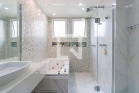 Apartamento à venda com 260m², 3 quartos e 4 vagasBanheiro da Suíte 3