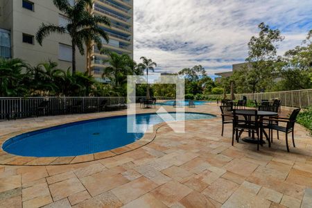 Apartamento à venda com 260m², 3 quartos e 4 vagasÁrea comum - Piscina
