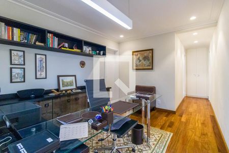 Apartamento à venda com 260m², 3 quartos e 4 vagasEscritório