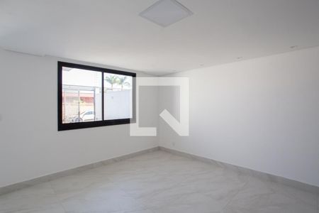 Sala de casa à venda com 3 quartos, 95m² em Planalto, Belo Horizonte