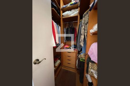 Casa para alugar com 700m², 5 quartos e 5 vagas Casa para alugar com 700m², 5 quartos e 5 vagasCloset Suíte 2