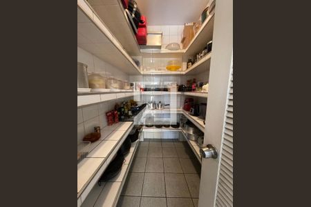 Casa para alugar com 700m², 5 quartos e 5 vagas Casa para alugar com 700m², 5 quartos e 5 vagasDespensa