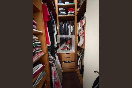 Casa para alugar com 700m², 5 quartos e 5 vagas Casa para alugar com 700m², 5 quartos e 5 vagasCloset Suíte 3