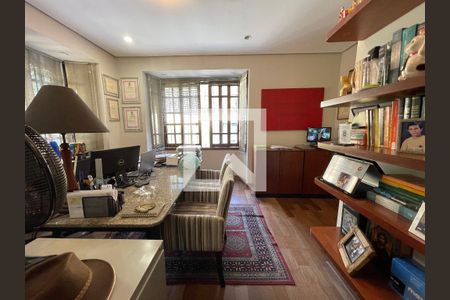 Casa para alugar com 700m², 5 quartos e 5 vagas Casa para alugar com 700m², 5 quartos e 5 vagasEscritório 1