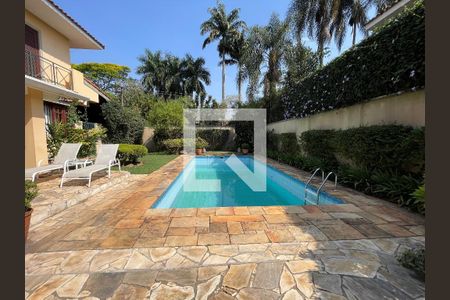 Casa para alugar com 700m², 5 quartos e 5 vagas Casa para alugar com 700m², 5 quartos e 5 vagasÁrea comum - Piscina