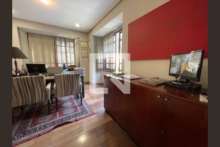 Casa para alugar com 700m², 5 quartos e 5 vagas Casa para alugar com 700m², 5 quartos e 5 vagasEscritório 1