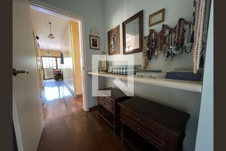 Casa para alugar com 700m², 5 quartos e 5 vagas Casa para alugar com 700m², 5 quartos e 5 vagasCorredor