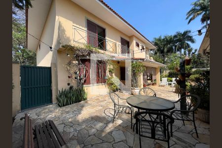 Casa para alugar com 700m², 5 quartos e 5 vagas Casa para alugar com 700m², 5 quartos e 5 vagasQuintal