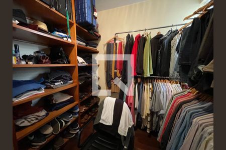 Casa para alugar com 700m², 5 quartos e 5 vagas Casa para alugar com 700m², 5 quartos e 5 vagasCloset da suíte master