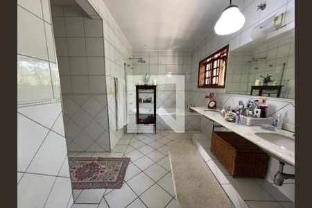 Casa para alugar com 700m², 5 quartos e 5 vagas Casa para alugar com 700m², 5 quartos e 5 vagasBanheiro da Suíte master