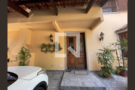 Casa para alugar com 700m², 5 quartos e 5 vagas Casa para alugar com 700m², 5 quartos e 5 vagasEntrada