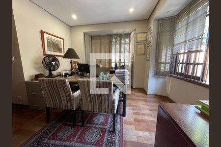 Casa para alugar com 700m², 5 quartos e 5 vagas Casa para alugar com 700m², 5 quartos e 5 vagasEscritório 1