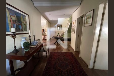 Casa para alugar com 700m², 5 quartos e 5 vagas Casa para alugar com 700m², 5 quartos e 5 vagasEntrada