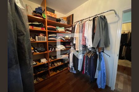 Casa para alugar com 700m², 5 quartos e 5 vagas Casa para alugar com 700m², 5 quartos e 5 vagasCloset da suíte master