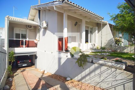 Casa à venda com 124m², 3 quartos e 3 vagas Casa à venda com 124m², 3 quartos e 3 vagasFachada