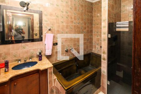 Casa à venda com 200m², 4 quartos e 4 vagasBanheiro da Suite