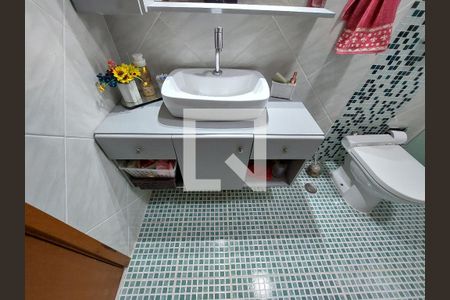 Casa à venda com 255m², 3 quartos e 8 vagasBanheiro 2