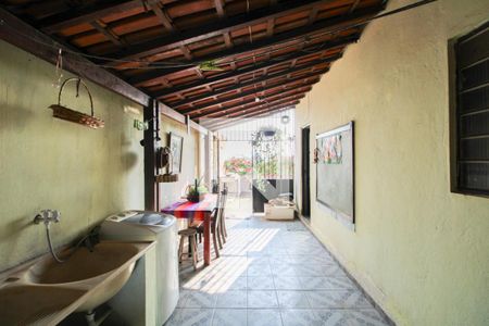 Casa à venda com 218m², 4 quartos e 1 vaga Casa à venda com 218m², 4 quartos e 1 vagaÁrea de Serviço