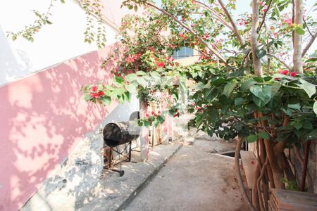 Casa à venda com 218m², 4 quartos e 1 vaga Casa à venda com 218m², 4 quartos e 1 vagaQuintal