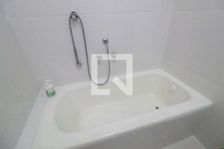 Apartamento à venda com 107m², 3 quartos e 1 vaga Apartamento à venda com 107m², 3 quartos e 1 vagaBanheiro social 1 - banheira